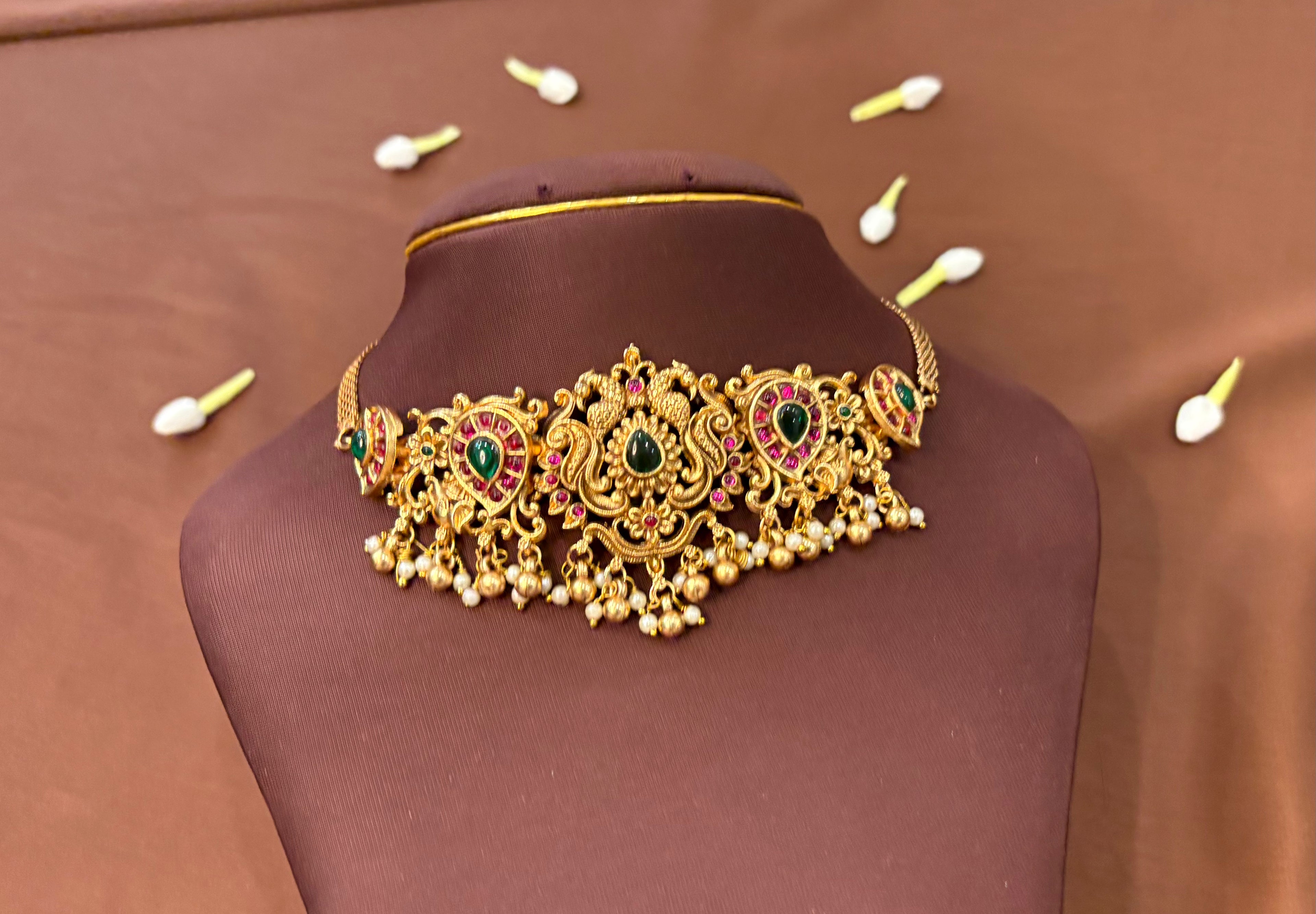 Antique Gold Chocker - RZ372