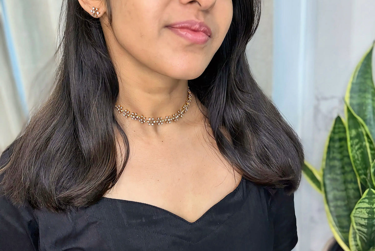 White Flowers Choker Set - RZ488B